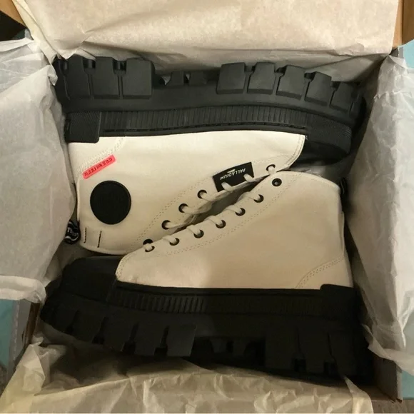 Palladium Revolt HI TX Hiking Boots New In Box - Picture 5 of 5